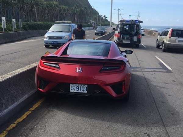 Very First Honda NSX Crash Recorded In Taiwan - DriveSpark