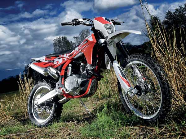 SWM Bikes To Be Launched By Kinetic In India - DriveSpark News SWM Bikes To Be Launched By Kinetic In India - DriveSpark News