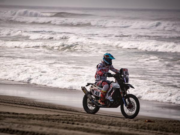 Spain's Sainz wins Dakar Rally sixth stage Spain's Sainz wins Dakar Rally sixth stage