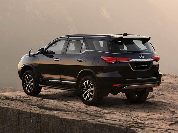 Toyota Fortuner Price in India, Mileage, Images, Specs, Features ...