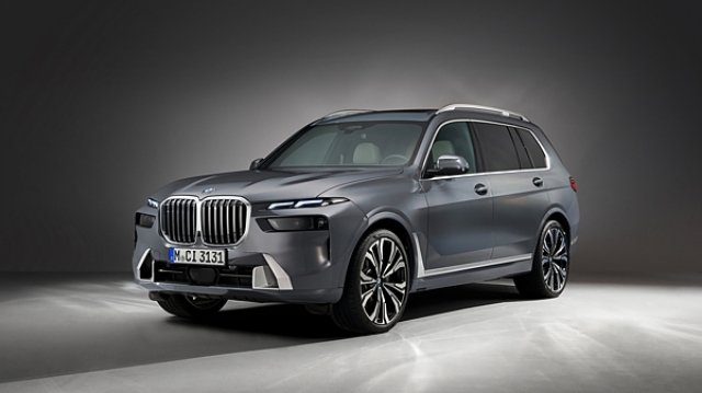 BMW X7 xDrive40i M Sport Price, Mileage, Features, Specs, Review ...