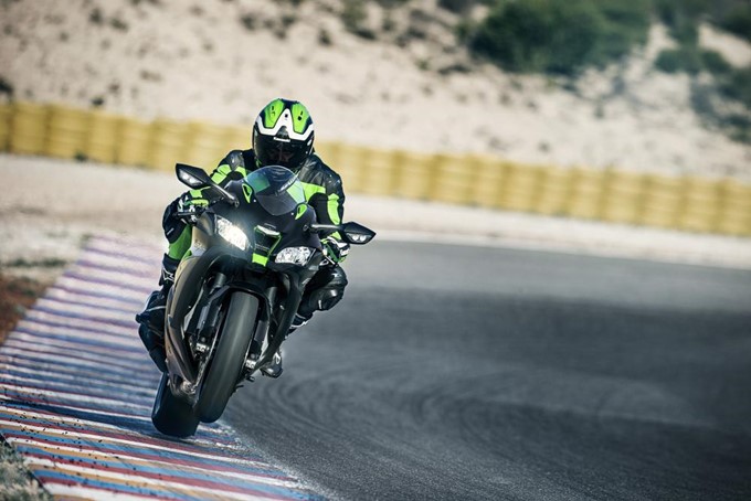 2018 Kawasaki Ninja Zx 10r Se Images Photo Gallery Of 2018 Kawasaki