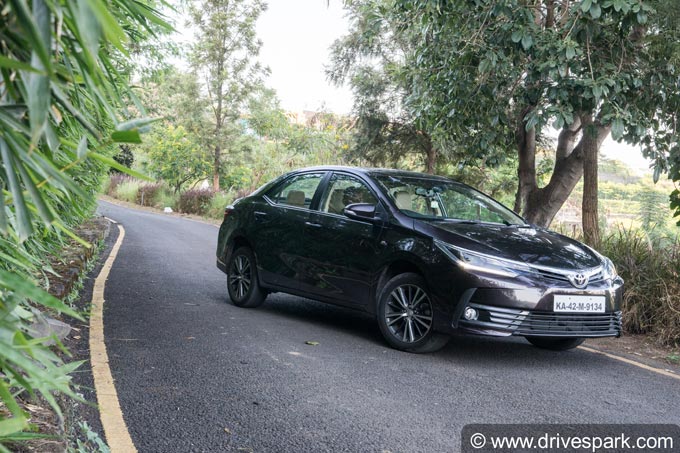 Wallpaper Mobil Corolla Altis