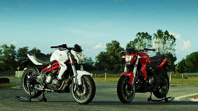 Benelli Tnt 300 Images Hd Photo Gallery Of Benelli Tnt 300 Drivespark