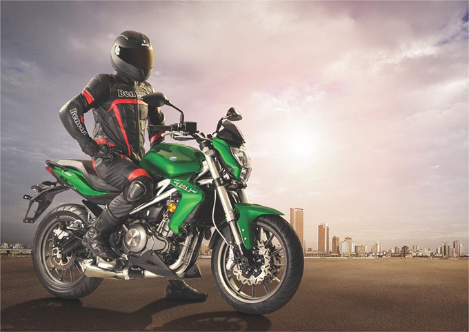 Benelli Tnt 300 Images Hd Photo Gallery Of Benelli Tnt 300 Drivespark