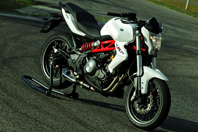Benelli Tnt 300 Images Hd Photo Gallery Of Benelli Tnt 300 Drivespark