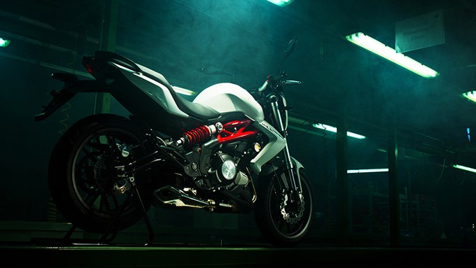 Benelli Tnt 300 Images Hd Photo Gallery Of Benelli Tnt 300 Drivespark