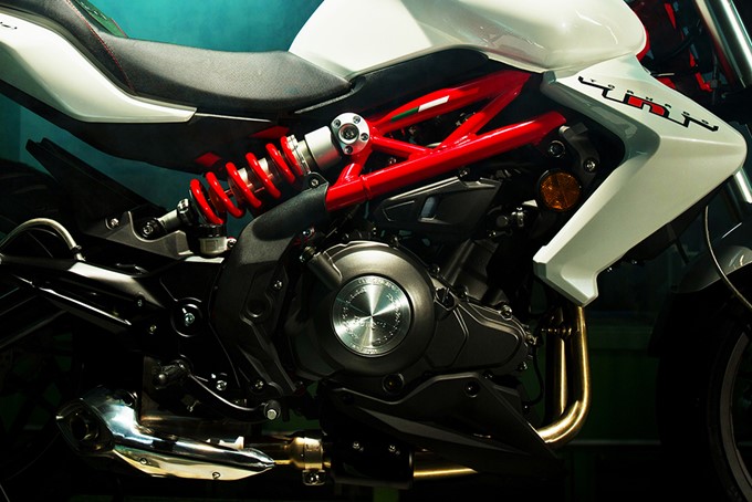 Benelli Tnt 300 Images Hd Photo Gallery Of Benelli Tnt 300 Drivespark