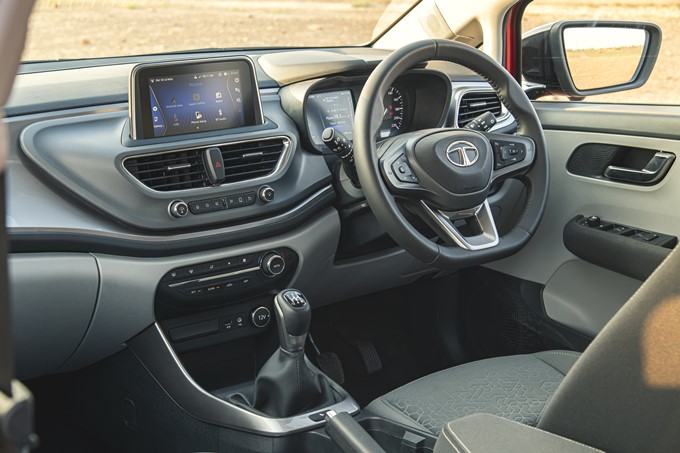 tata-altroz-interior-31.jpg