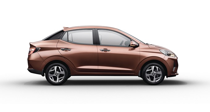 Hyundai Aura Photos