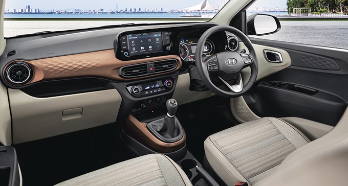 Hyundai Aura Photos