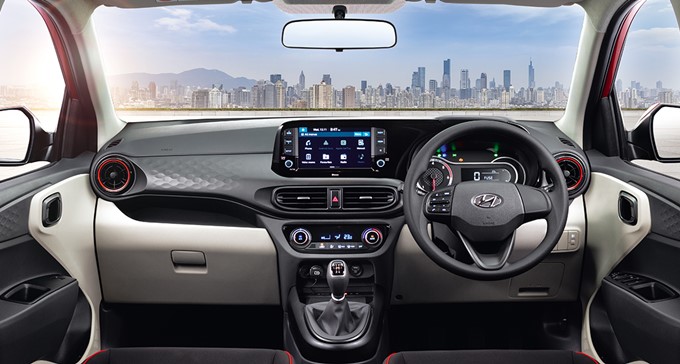 Hyundai Aura Photos