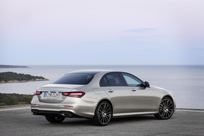 Mercedes Benz E Class Images Hd Mercedes Benz E Class Interior Exterior Photo Gallery Drivespark