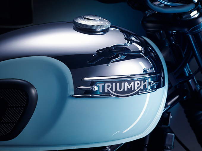 Triumph Bonneville T120 Chrome Edition Images [HD] Photo Gallery of