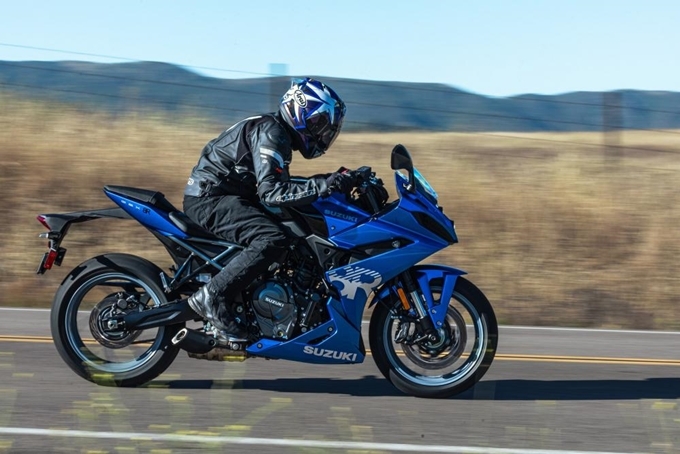 Suzuki GSX-8R Images [HD]: Photo Gallery of Suzuki GSX-8R - DriveSpark