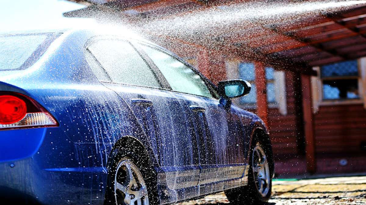 Hertz Introduces Waterless Car Washing For Its Fleet DriveSpark News