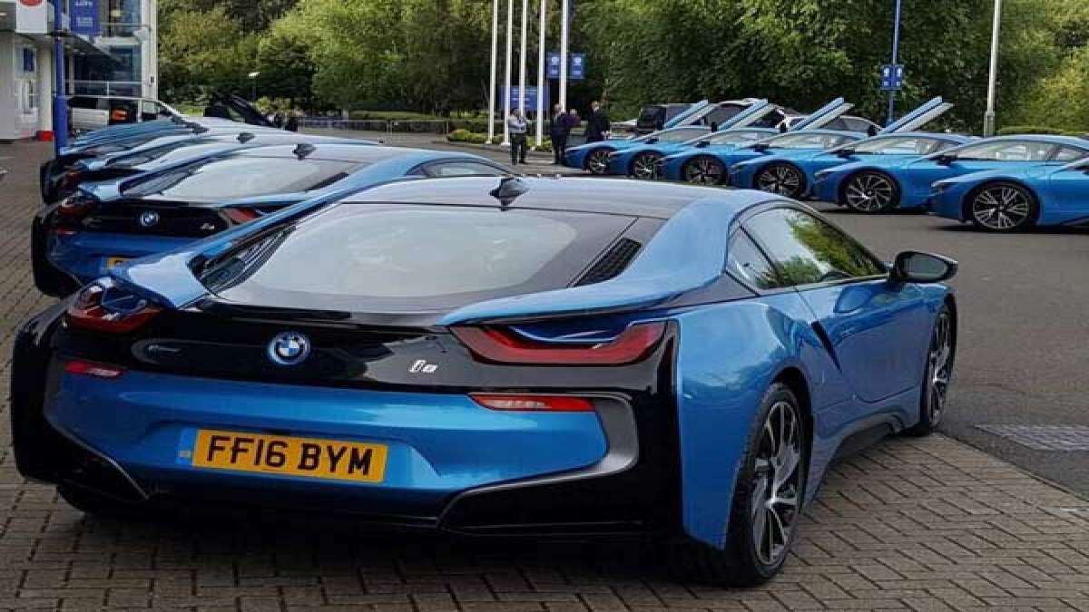 19 BMW i8's Gifted To Leicester City Football Club Team For Winning The ...