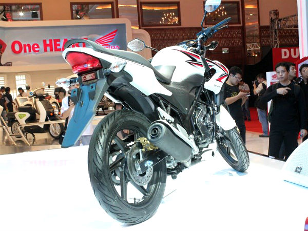 Honda Cb150r Unveiled Jakarta Motorcycle Show Two