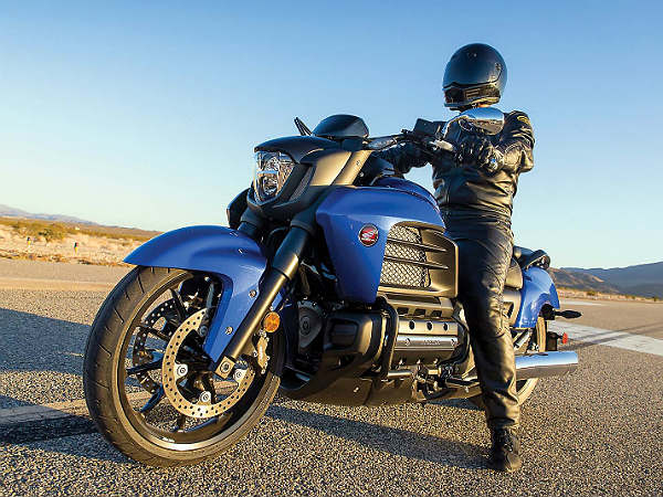 2014 Honda Valkyrie >> Tokyo Motor Show 2013 Honda Valkyrie Revealed Drivespark 2014 Honda Valkyrie >> Tokyo Motor Show 2013 Honda Valkyrie Revealed Drivespark