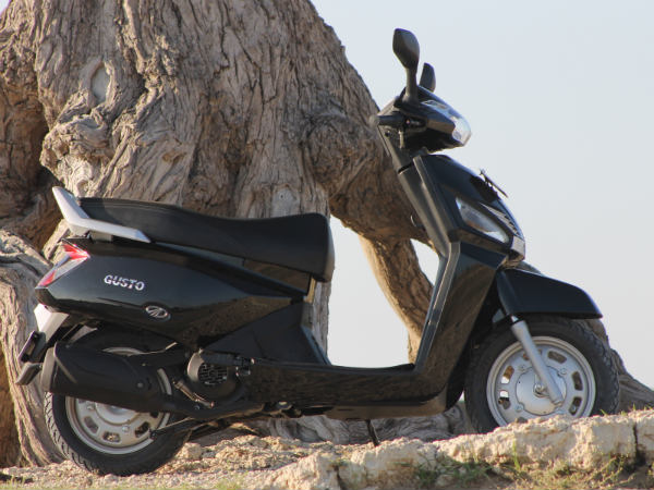 Mahindra Gusto: Side View