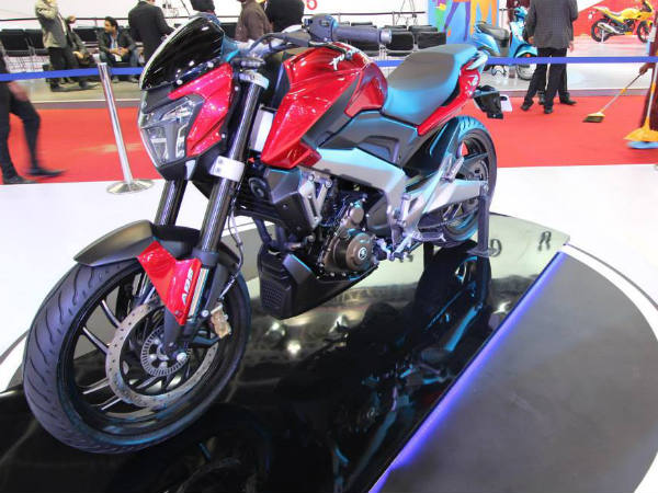 bajaj pulsar showroom price