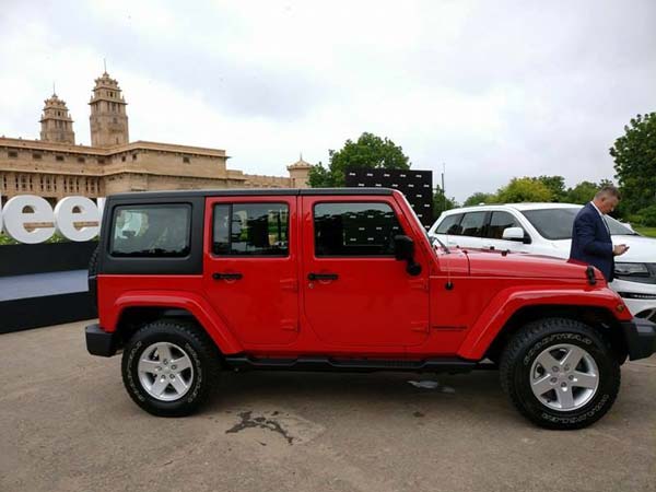 Jeep Wrangler Three Door Version Spotted At Fiat S Plant In India Drivespark News