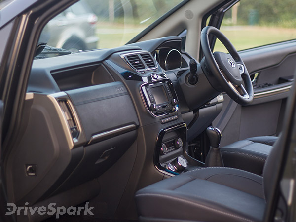 <b>Pros & Cons Of Tata Hexa</b>