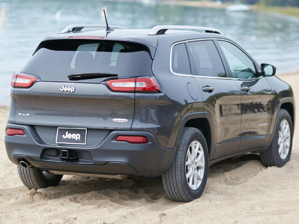 Jeep Cherokee Recalled Over Improperly Inflating Driver Side Knee 2017 Jeep Cherokee Recalled Over Knee Airbag Issues