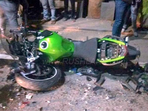 Kawasaki Ninja 650 Crashes Into A Parked Car In Pune