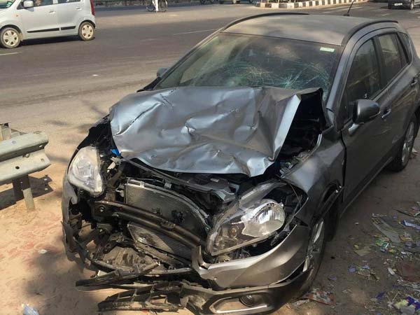 Kawasaki Ninja 650 Crashes Into A Parked Car In Pune
