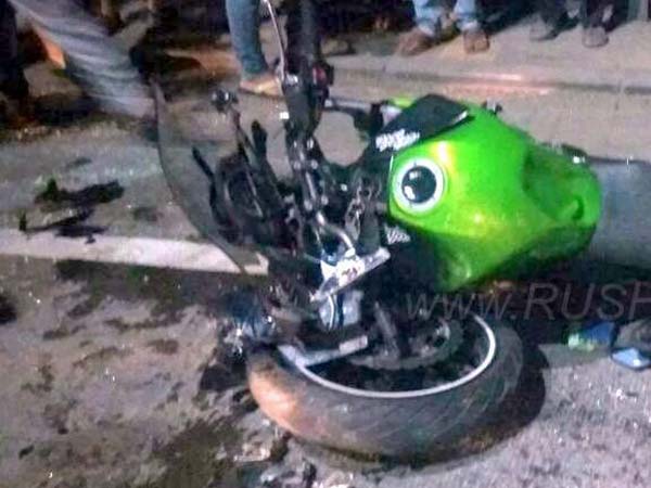 Kawasaki Ninja 650 Crashes Into A Parked Car In Pune