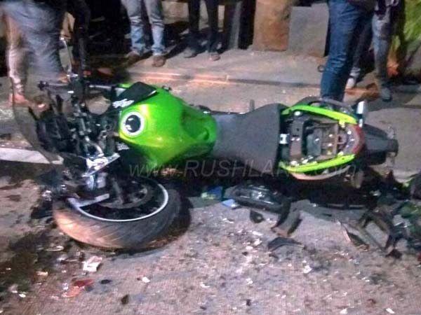 Kawasaki Ninja 650 Crashes Into A Parked Car In Pune