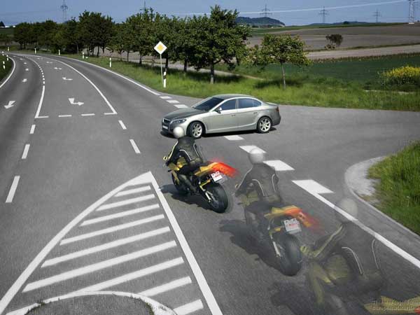Tips To Avoid Accidents While Riding Your Motorcycle