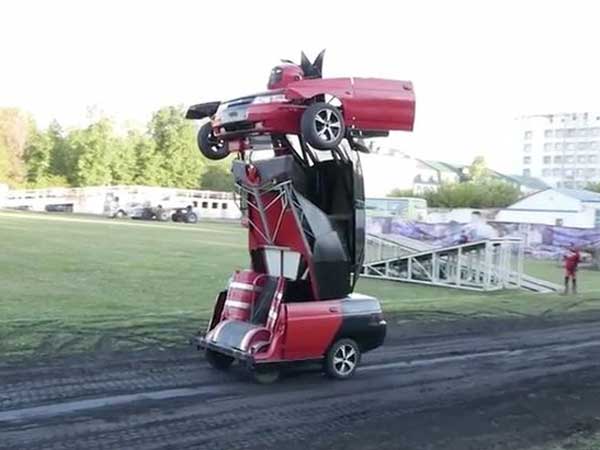 Father And Son Creates Real-Life Transformers From An Old Lada