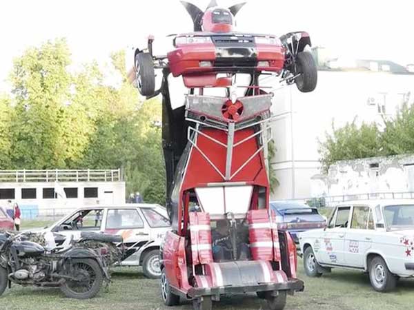 Father And Son Creates Real-Life Transformers From An Old Lada