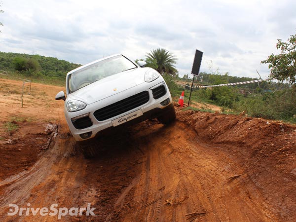 Porsche Cayenne & Macan Off-Road Capabilities Explored