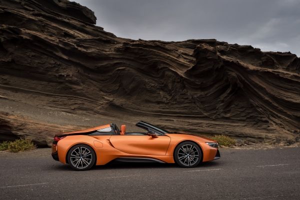 2017 Los Angeles Auto Show: Drop-Top BMW i8 Roadster Revealed