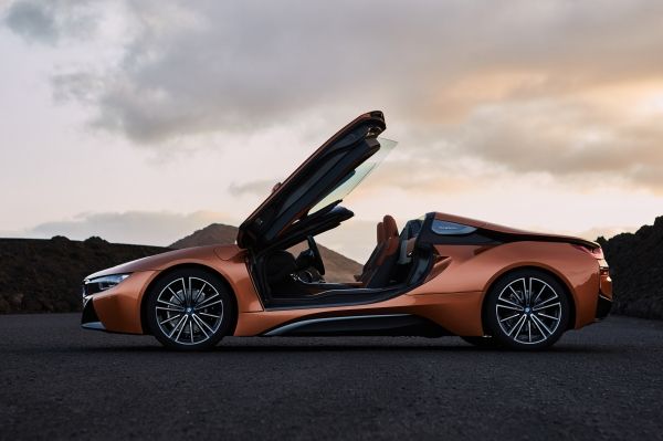 2017 Los Angeles Auto Show: Drop-Top BMW i8 Roadster Revealed