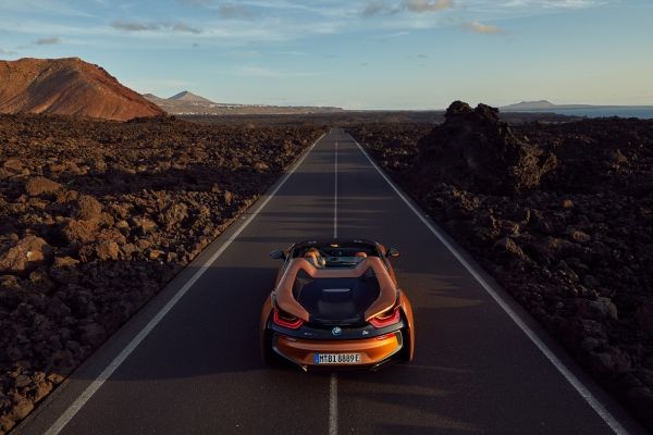 2017 Los Angeles Auto Show: Drop-Top BMW i8 Roadster Revealed