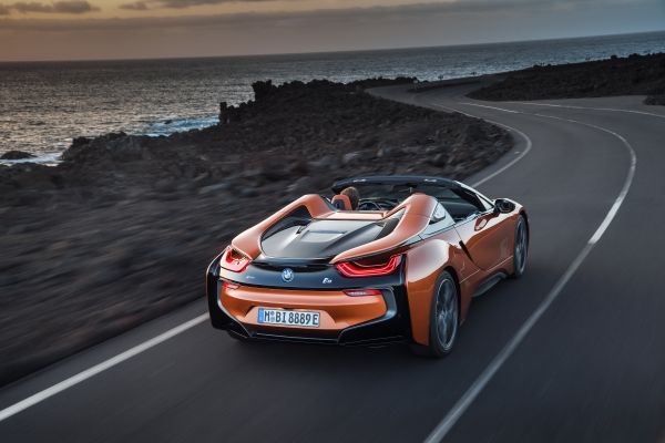 2017 Los Angeles Auto Show: Drop-Top BMW i8 Roadster Revealed