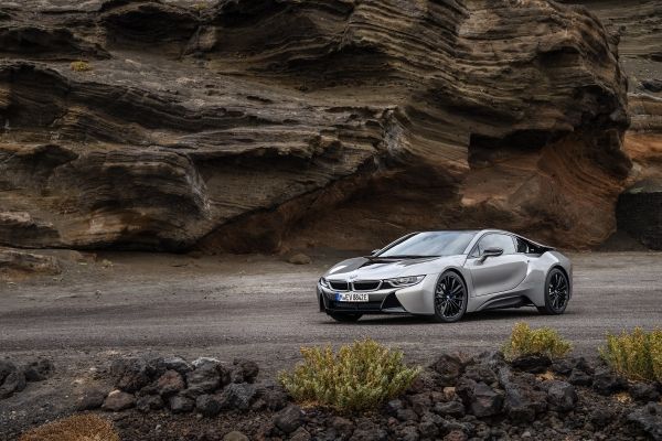 2017 Los Angeles Auto Show: Drop-Top BMW i8 Roadster Revealed