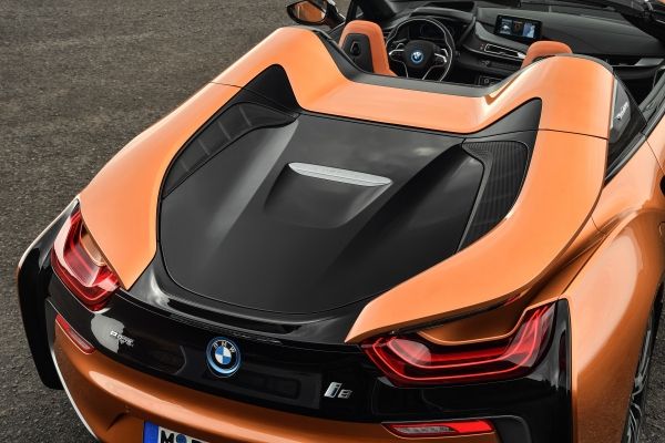 2017 Los Angeles Auto Show: Drop-Top BMW i8 Roadster Revealed