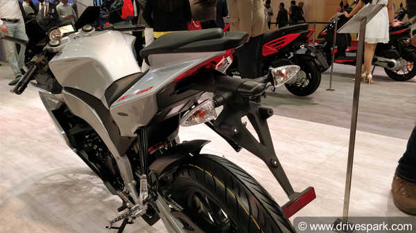 Aprilia Rs 150 Top Features You Should Know Rsv4 Inspired Design Abs Quick Shifter More Drivespark News
