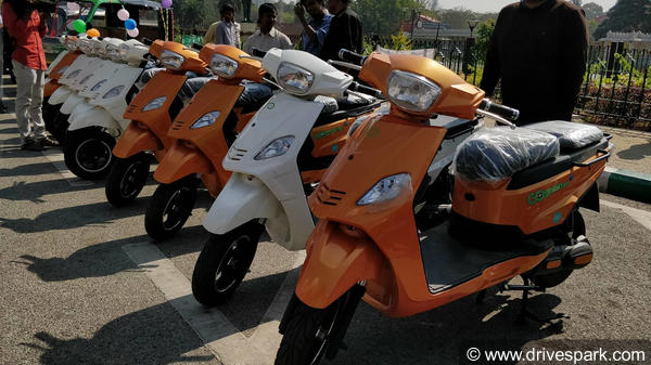 Mahindra Electric Delivers First Batch Of 50 eVerito Electric Vehicles
