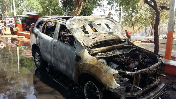 A Ford Endeavour Catches Fire In Karnataka; Passengers Escape Without Injuries
