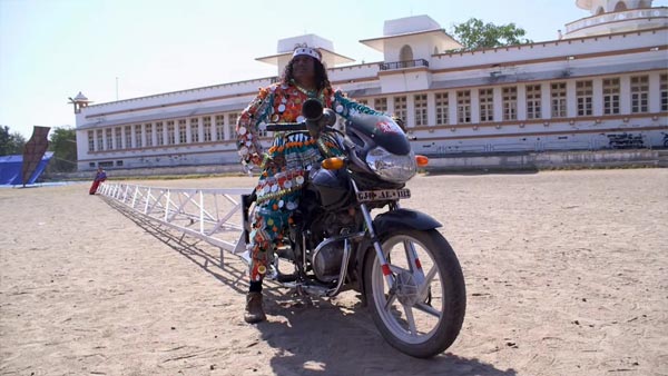 Bajaj Discover 125 Becomes The Longest Motorcycle In The World