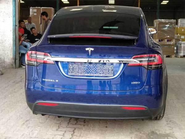 India S First Tesla Model X 100d Lands In Mumbai Drivespark News