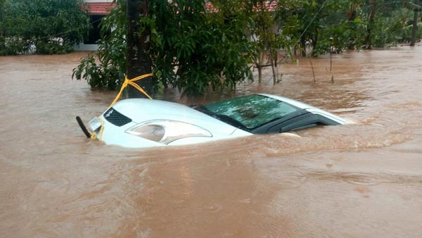 Kerala Floods 2018 — Facts & Precautions To Know While Driving Through The Flooding
