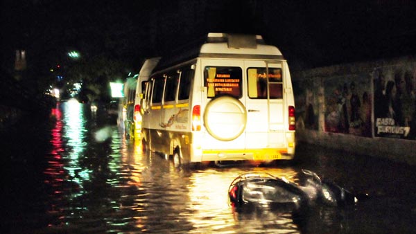 Kerala Floods 2018 — Facts & Precautions To Know While Driving Through The Flooding
