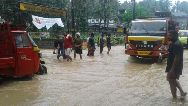 Kerala Floods 2018 — Facts & Precautions To Know While Driving Through The Flooding